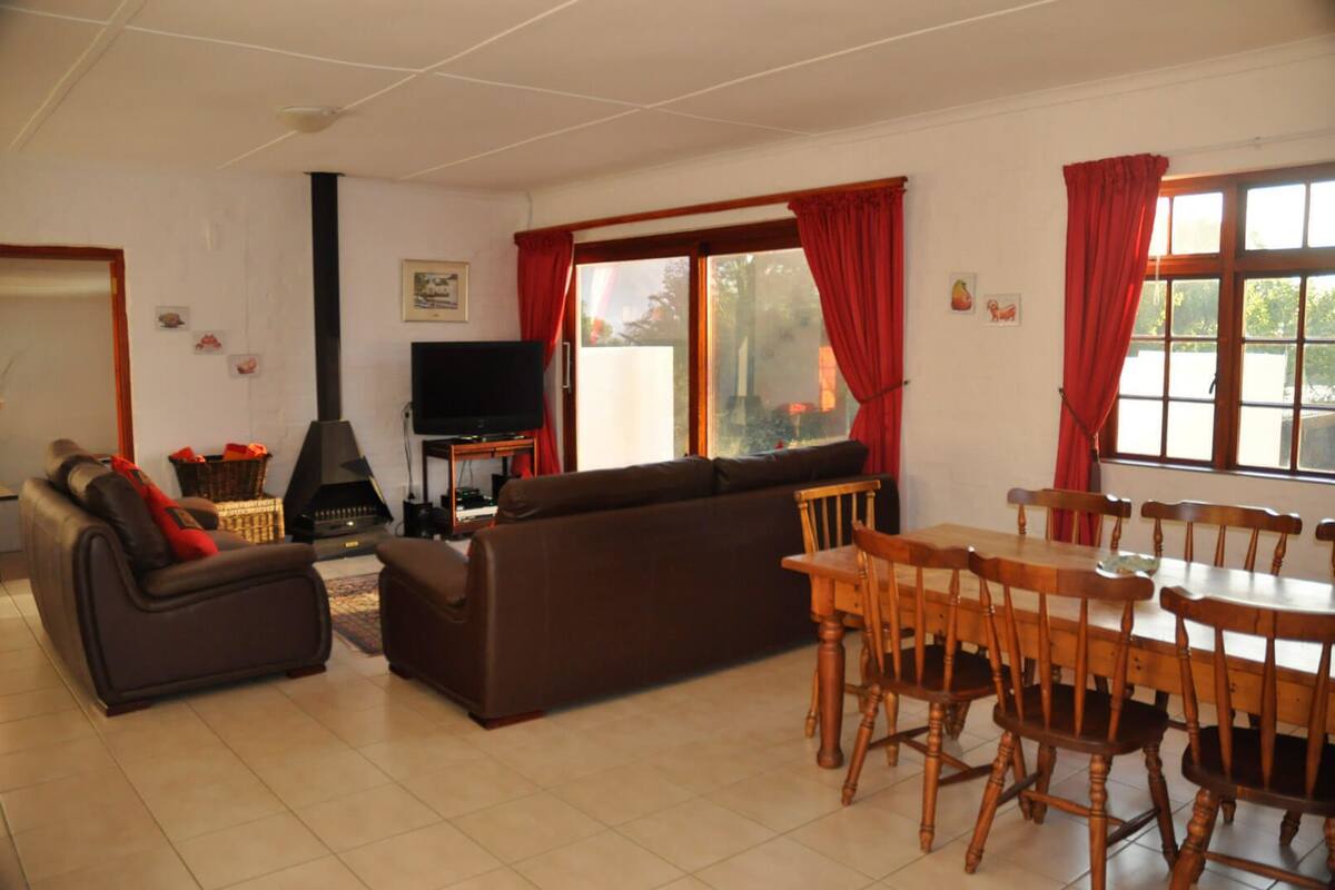 Sunset Cottage | Living area