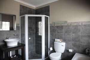 Shower, free toiletries, towels