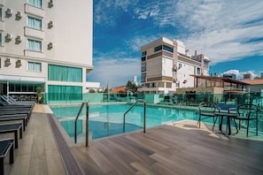 Una piscina cubierta