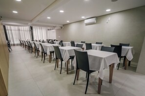 Free daily buffet breakfast - Varadero Palace Hotel (Florianópolis)