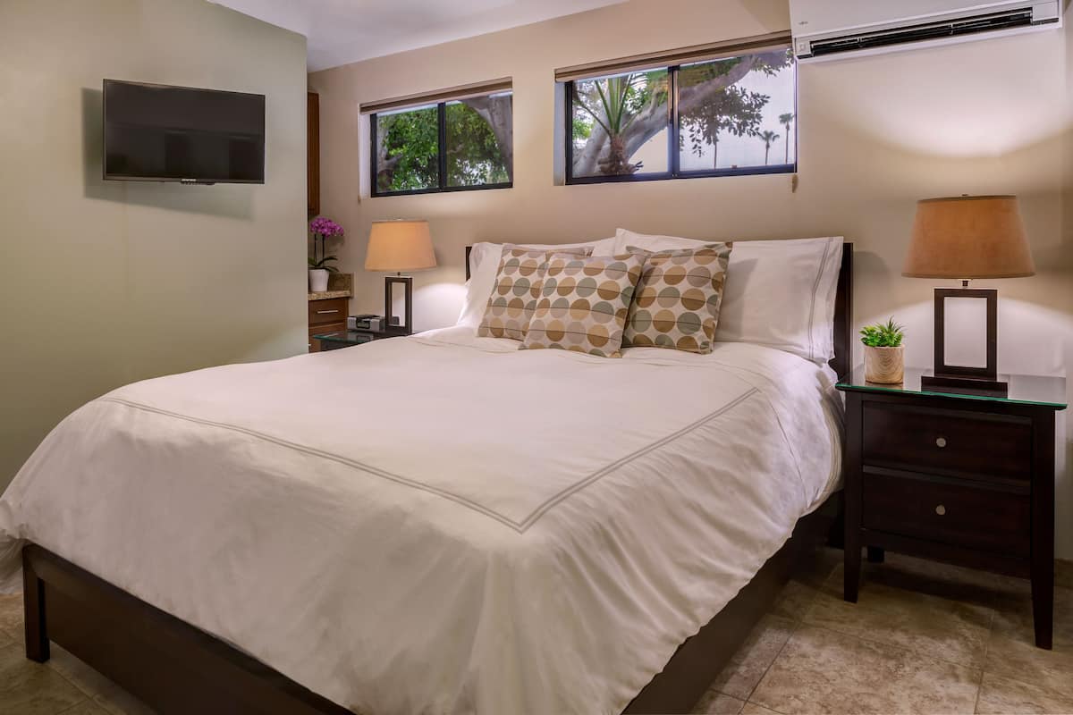Classic Studio Suite, Pool View
