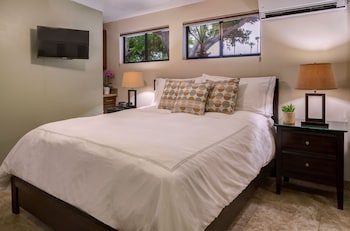 Classic Studio Suite, Pool View | Premium bedding, in-room safe, blackout drapes, soundproofing at Avance Hotel