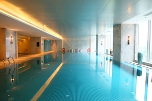 Piscine intérieure