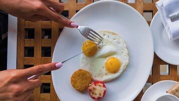 Desayuno buffet todos los días (con cargo)
