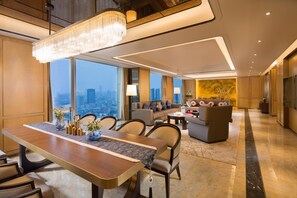 Ropa de cama de alta calidad, colchones Tempur-Pedic y minibar