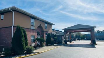 Vista frontal de la propiedad