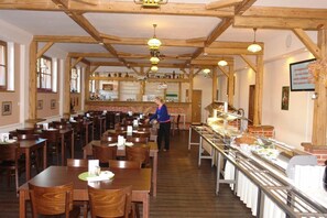 Tägliches inbegriffenes Frühstücksbuffet