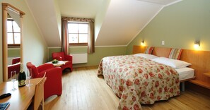 Deluxe Double Room, 1 Bedroom | In-room safe, desk, free WiFi