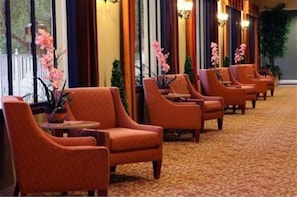 Lobby sitting area - GetAways at Jockey Club (Las Vegas)