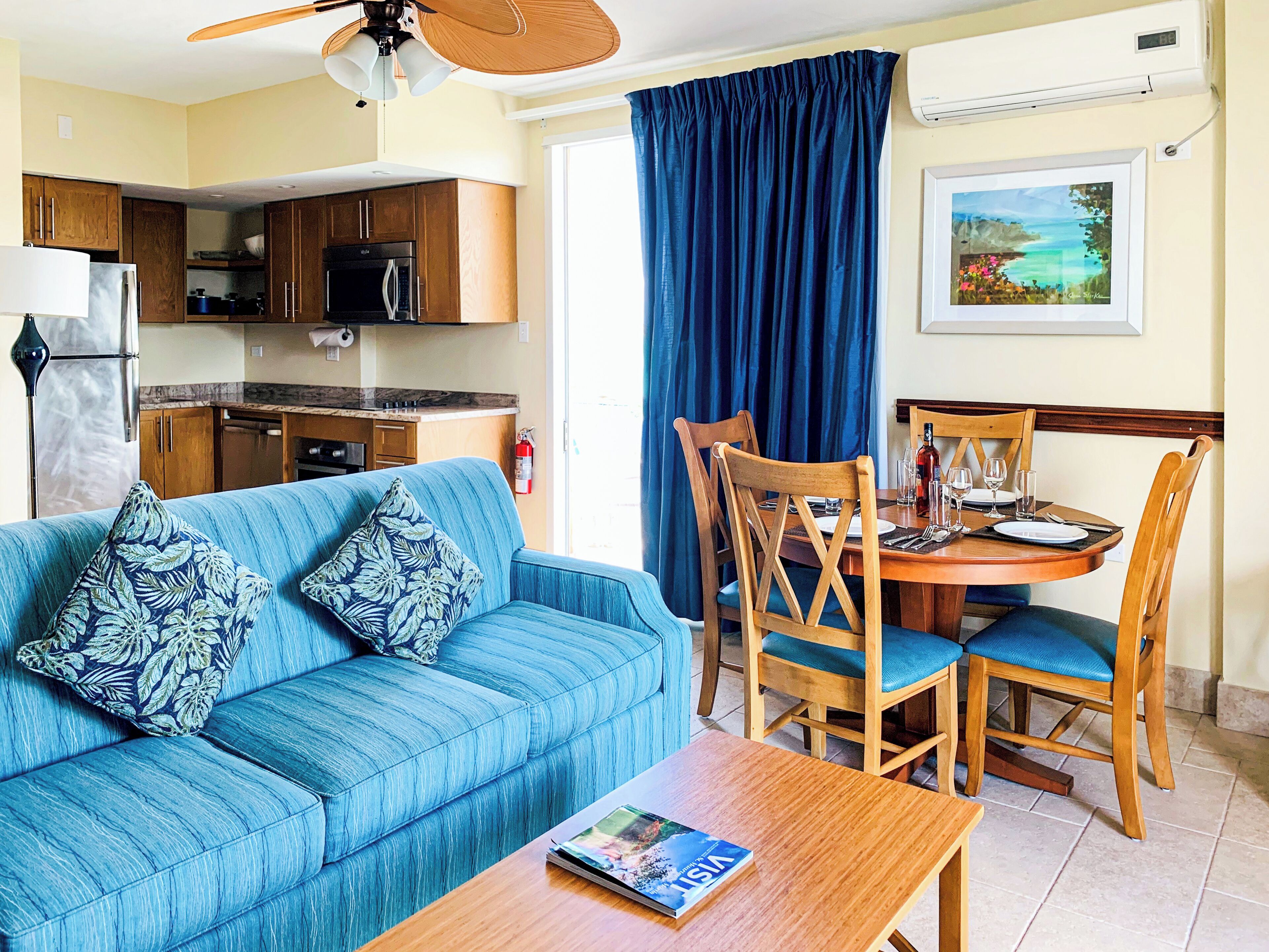 Apartamento | Zona de estar | Una televisión