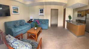 คอนโด | บริเวณนั่งเล่น | ทีวี