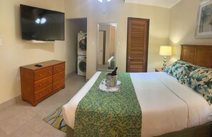 Tallelokero huoneessa, silitysrauta/-lauta, ilmainen Wi-Fi