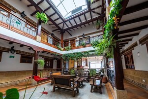 Una televisión de pantalla plana