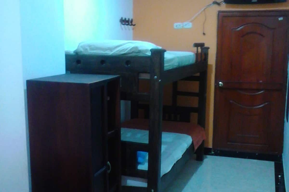 Family Room (air conditioner) | Desk, WiFi (free)