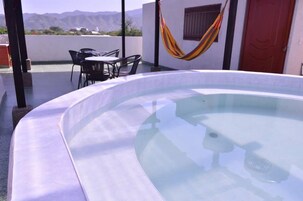 Bañera de hidromasaje exterior