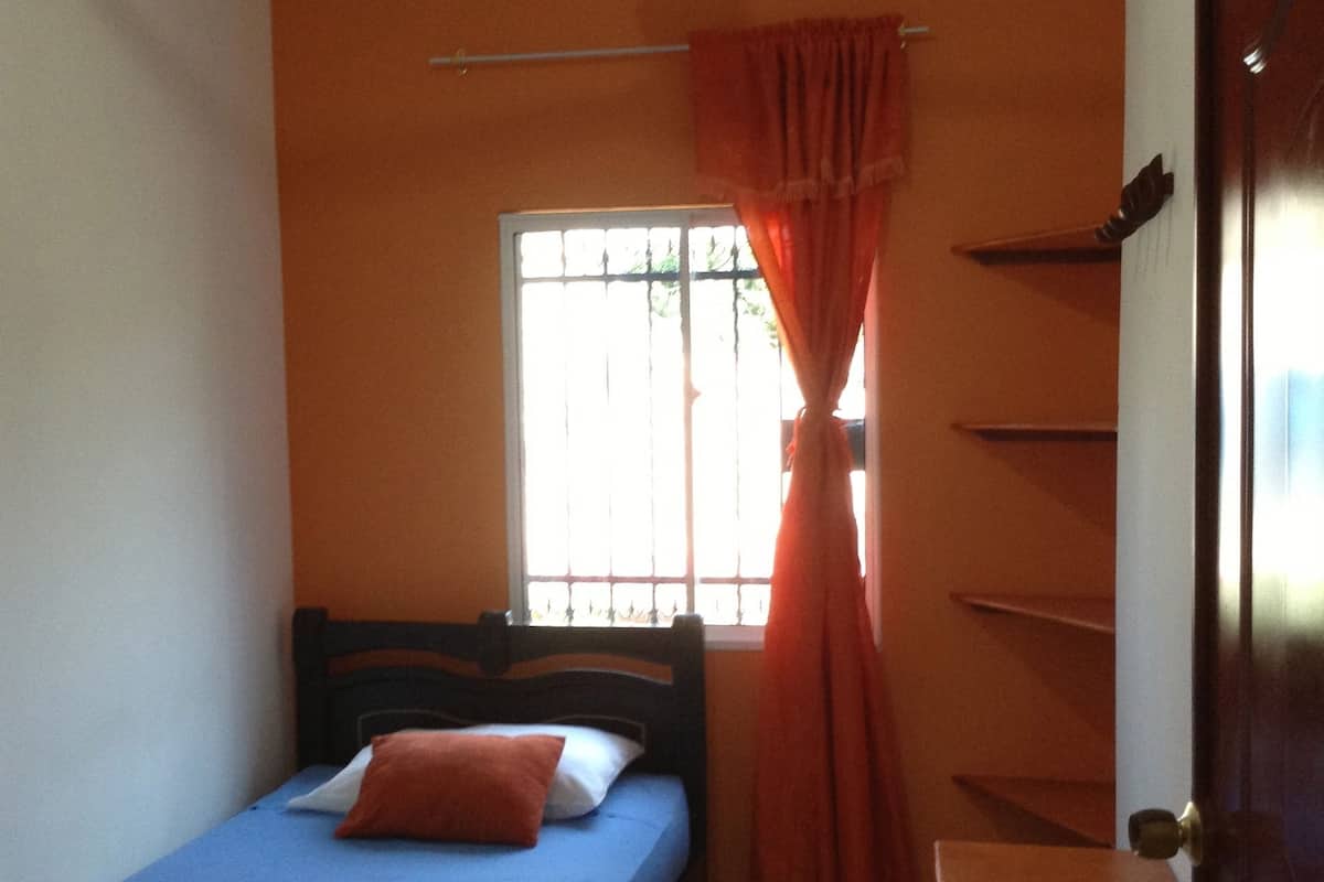 Single Room (Fan) | Desk, WiFi (free)