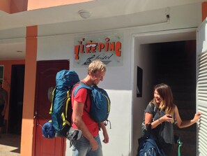 Entrada al alojamiento