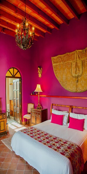 Deluxe Suite, 1 King Bed | In-room safe, individually decorated, individually furnished, desk