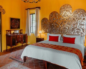 Suite Deluxe, 1 cama King size | Caja de seguridad en la habitación y decoración personalizada 