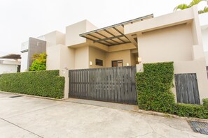 Property entrance - Seastone Villas (PHUKET)