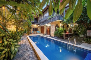 Outdoor pool, sun loungers