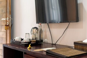 Värdeförvaringsskåp på rummet, skrivbord, gratis wi-fi och sängkläder