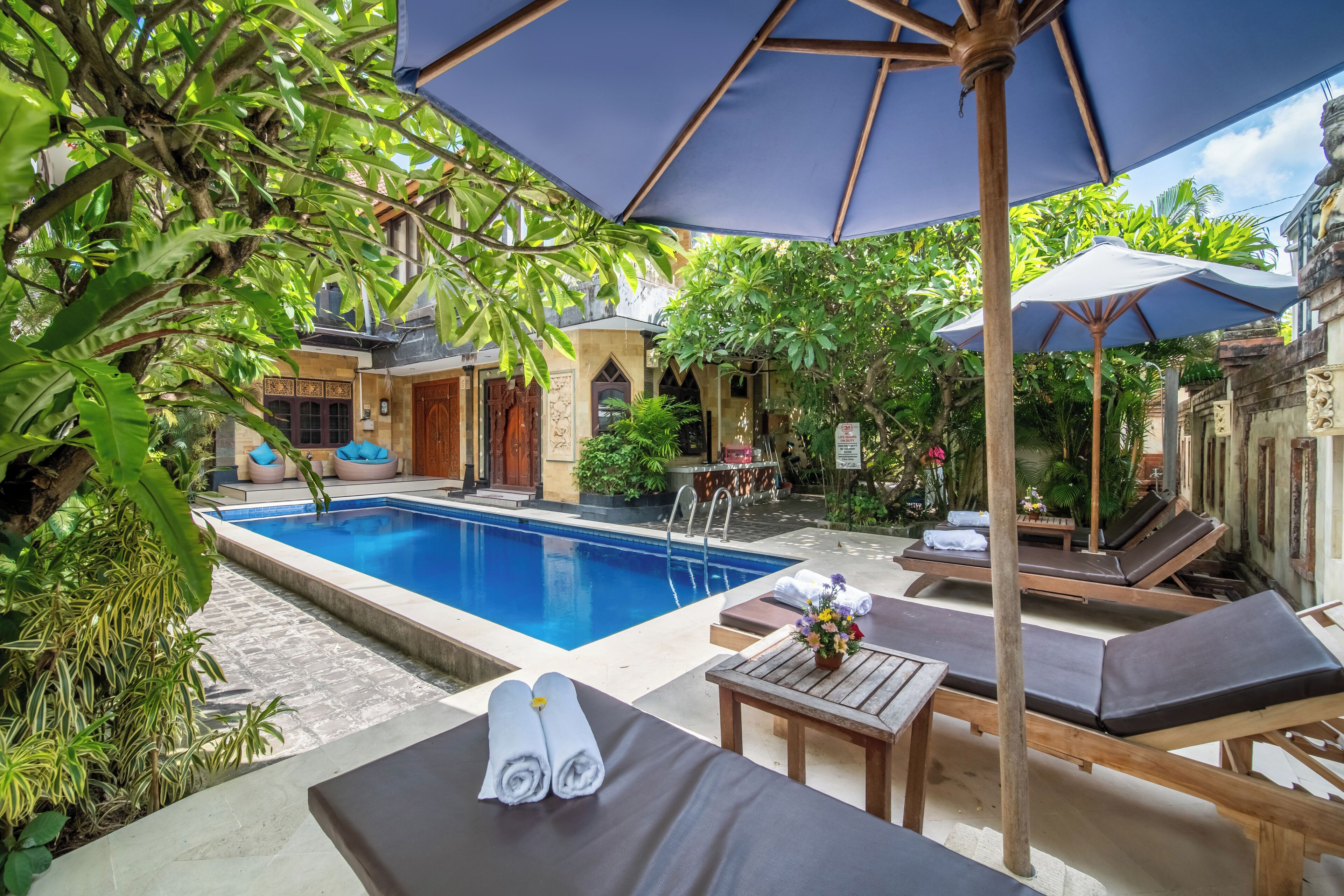 outdoor pool, pool loungers