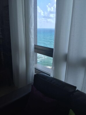 Apartamento, 3 quartos, vista para a praia | Vista do quarto