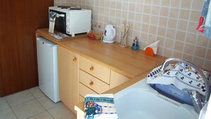 Studio, pemandangan gunung | Dapur kecil pribadi | Mesin pembuat kopi/teh, lemari es, oven, dan ketel listrik