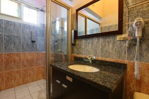 Bathroom - Mozhu B&B (Hualien City)