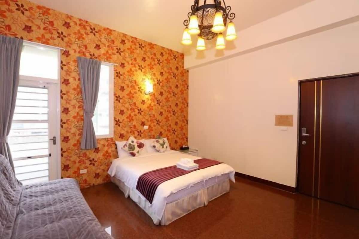 Free WiFi, individually furnished, bed sheets
