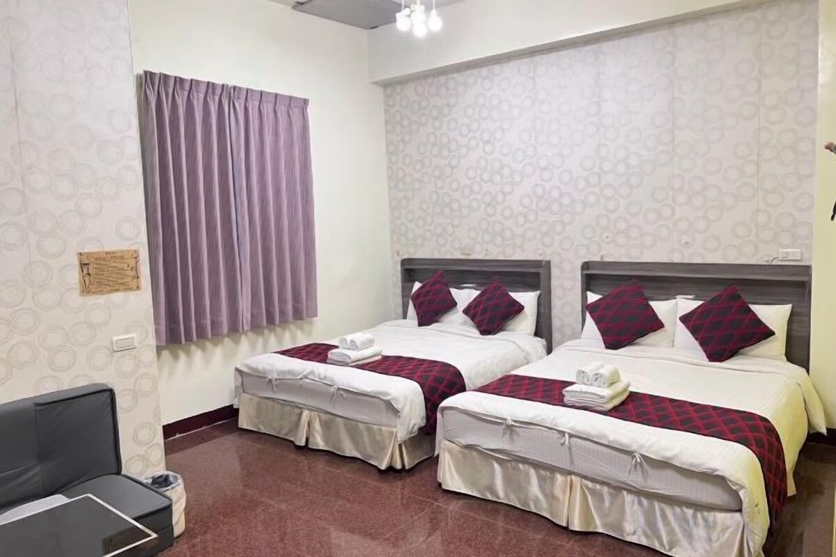 WiFi (free), individually furnished, bed sheets