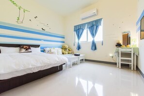 Double Room (205) | Desk, blackout drapes, soundproofing, rollaway beds