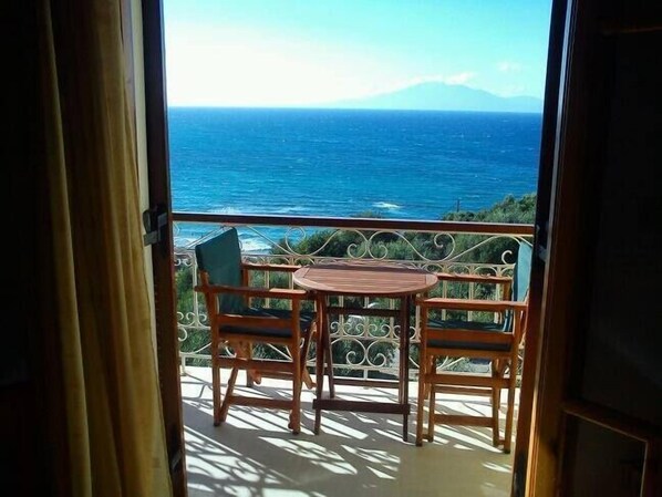 Studio, vue mer | Vue de la chambre