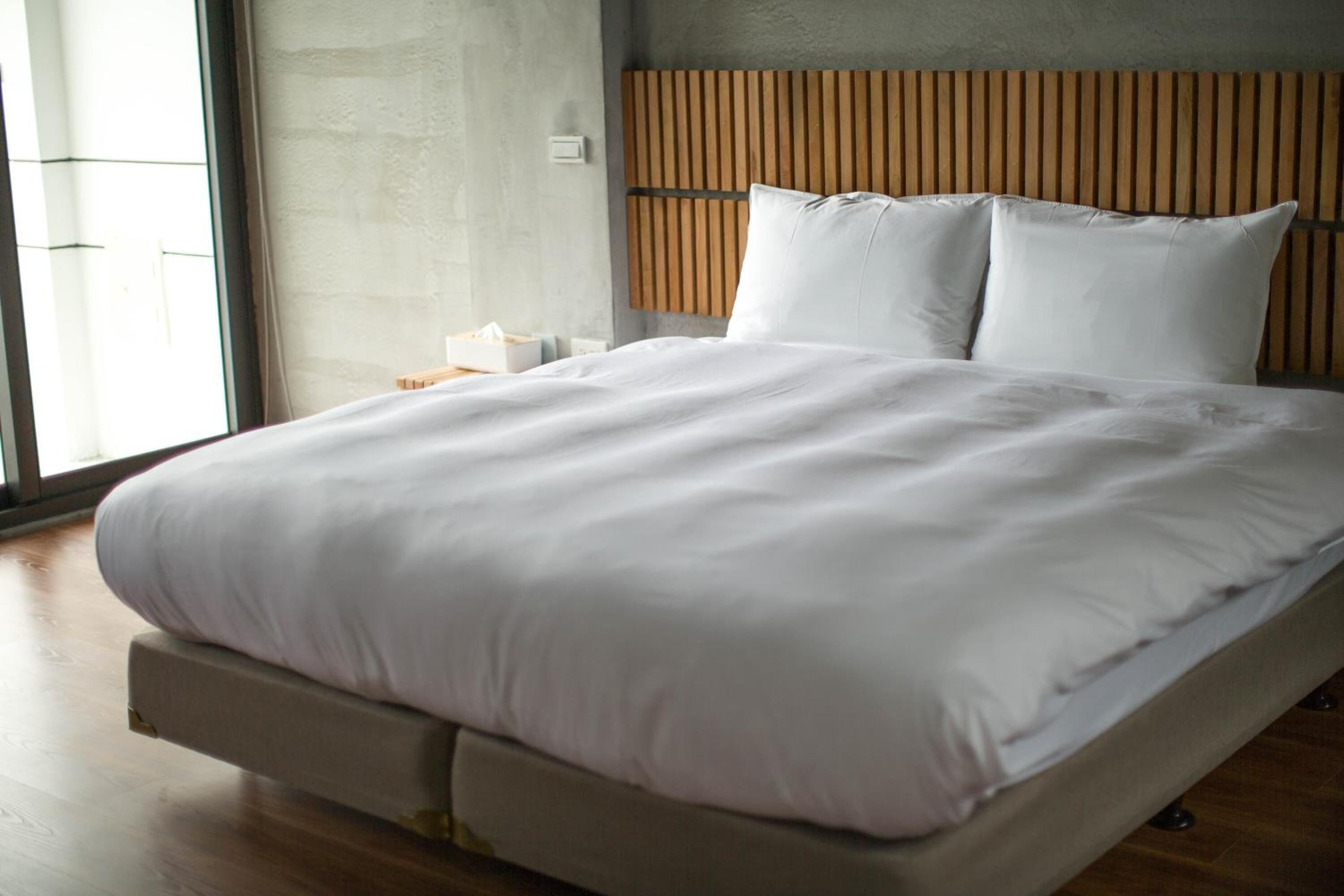 1 bedroom, premium bedding, free minibar, desk