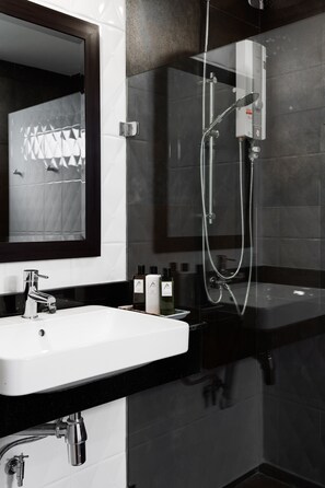 Bathroom shower - Nord Studio (Chiang Mai)