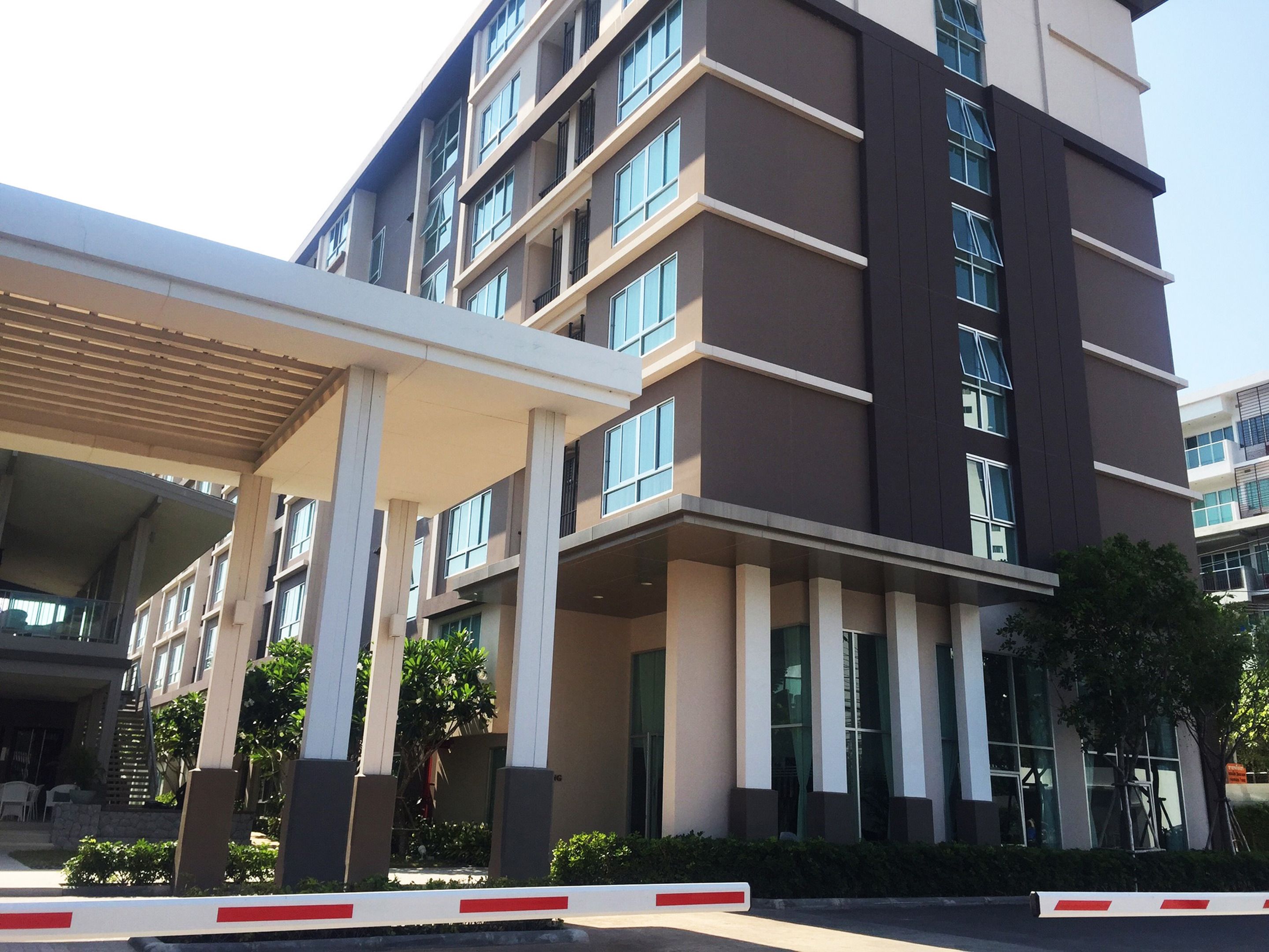 Vista frontal de la propiedad