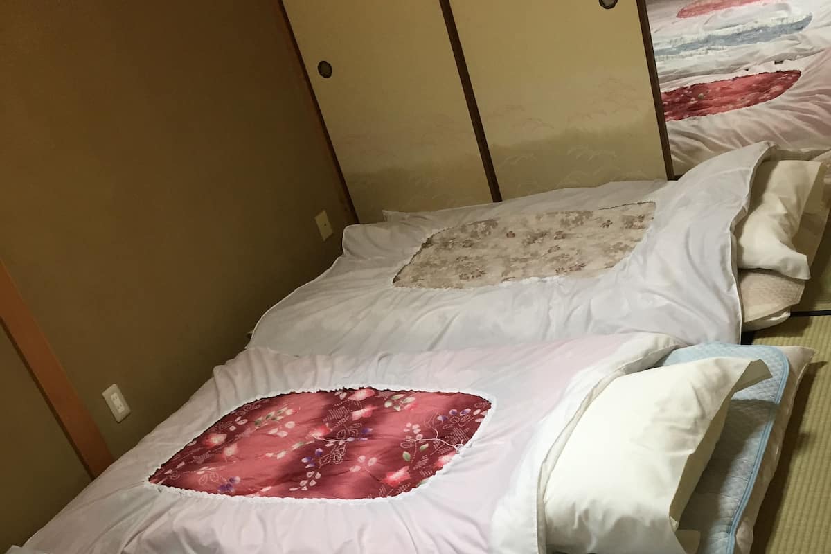 Egyptian cotton sheets, free WiFi, bed sheets