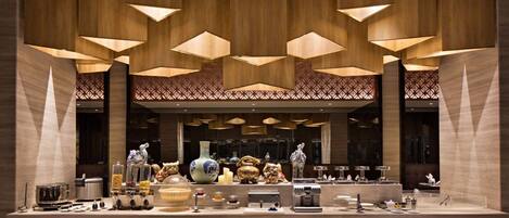 Desayuno buffet diario (IDR 133000 por persona)