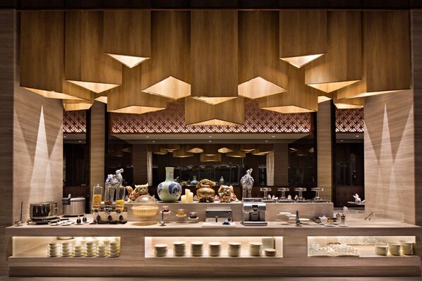 Petit déjeuner buffet (133000 IDR par personne)