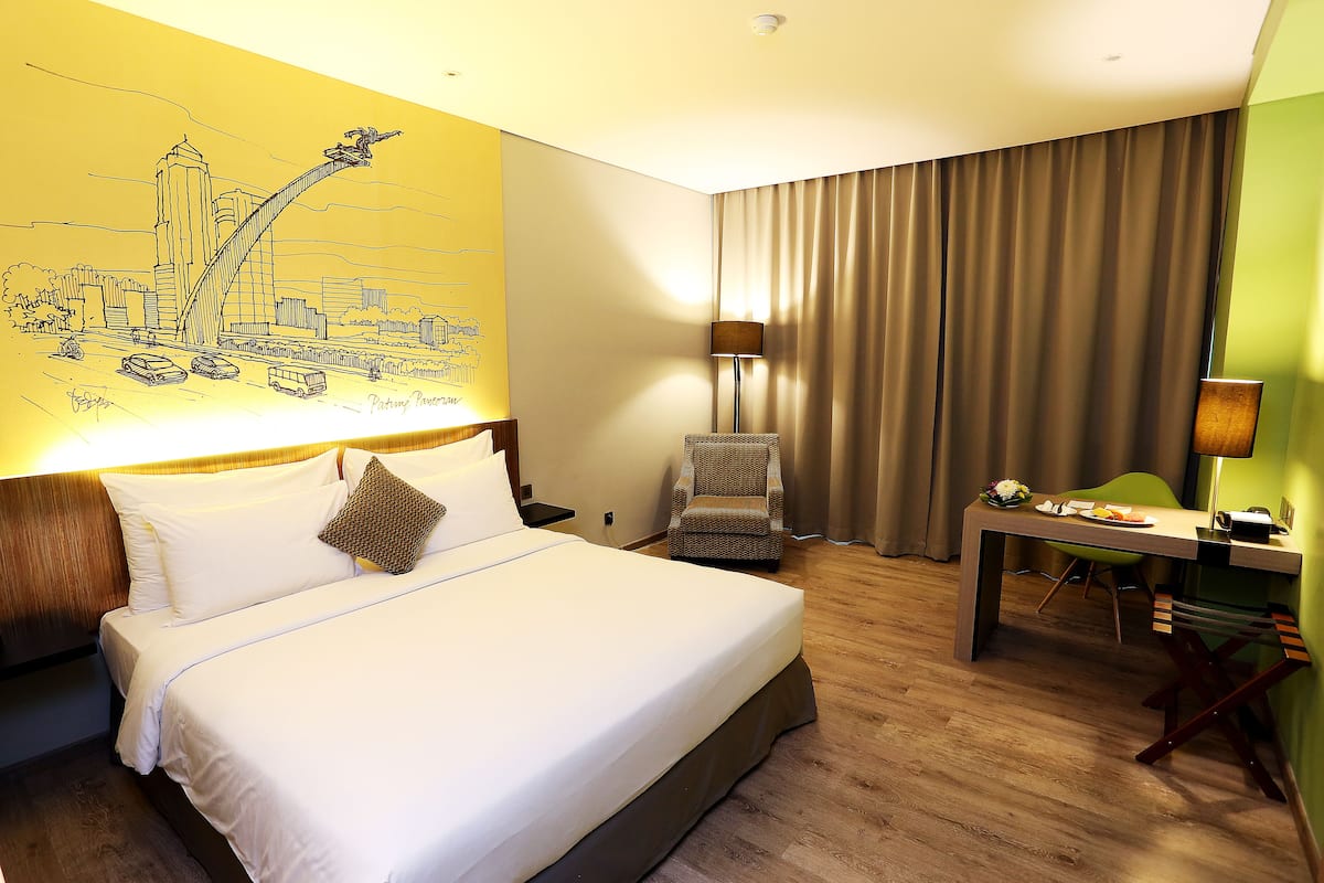 Grand Deluxe Room | Pengeskab på værelset, skrivebord, lydisolering, gratis Wi-Fi