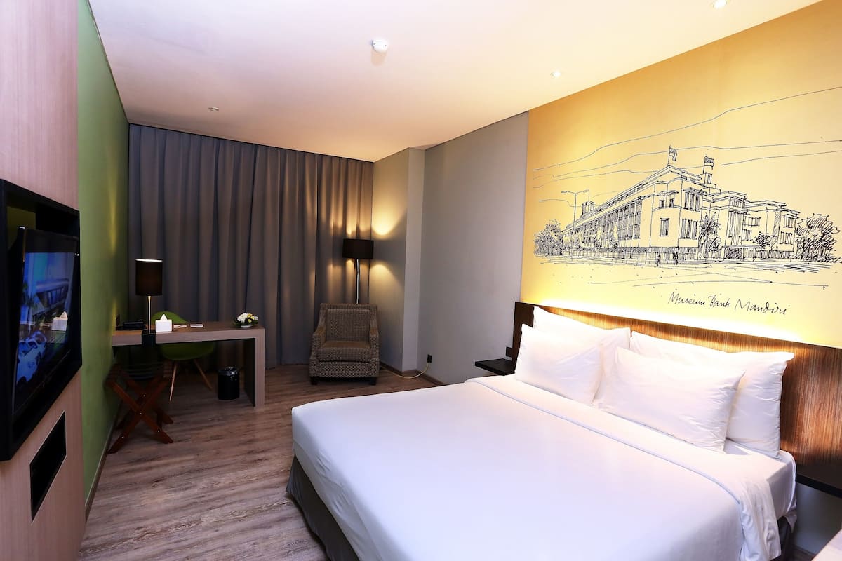 In-room safe, desk, soundproofing, free WiFi