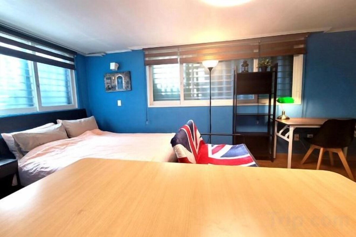 In-room safe, laptop workspace, soundproofing