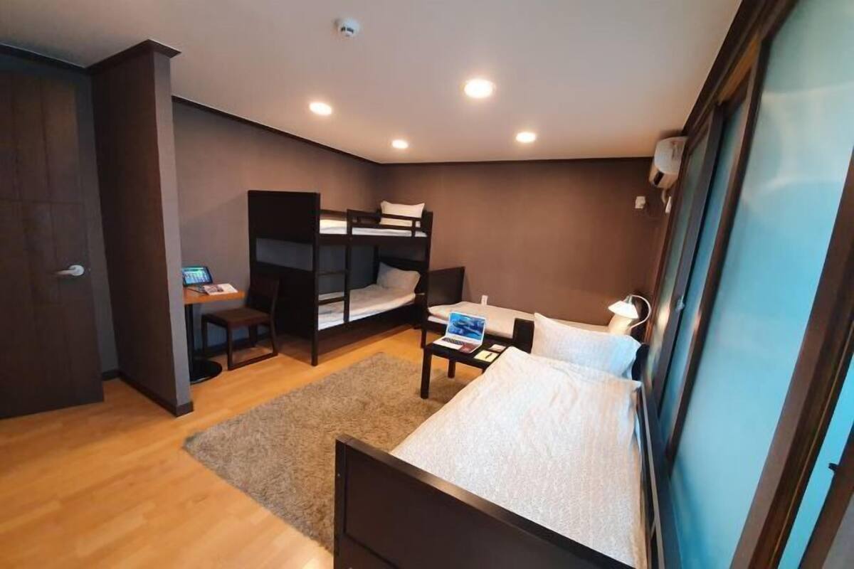 1 bedroom, in-room safe, laptop workspace, soundproofing