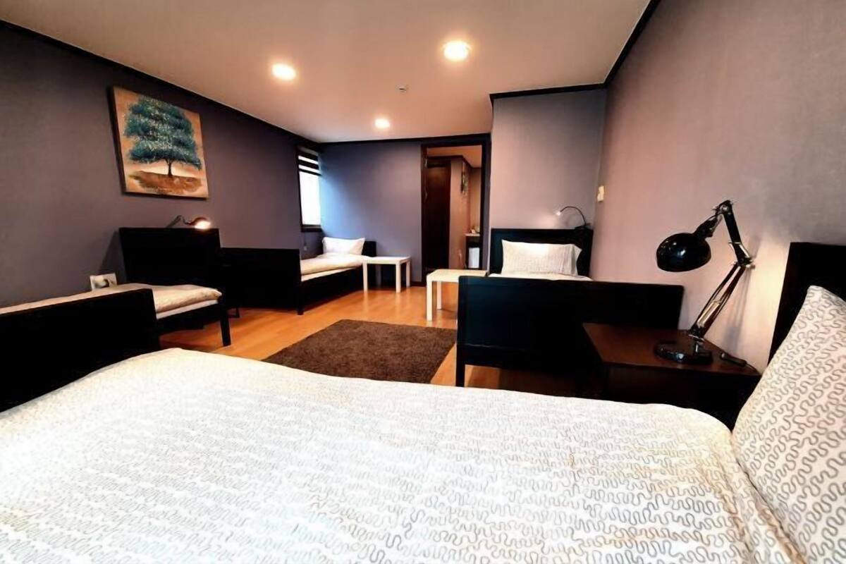 1 bedroom, in-room safe, laptop workspace, soundproofing