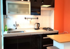 Luxury Twin Room, 2 Bedrooms | Private kitchen | Fridge - Forêt Guest House (Seoul)