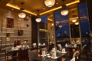 2 restaurants, breakfast, lunch, dinner served; Chinese cuisine