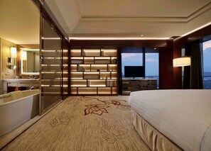 Deluxe-Suite, 1 King-Bett, Gartenblick | Innenbereich