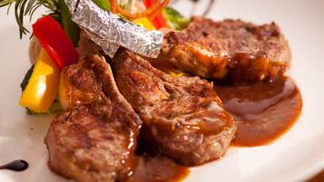 A plate of food with grilled meat and vegetables.