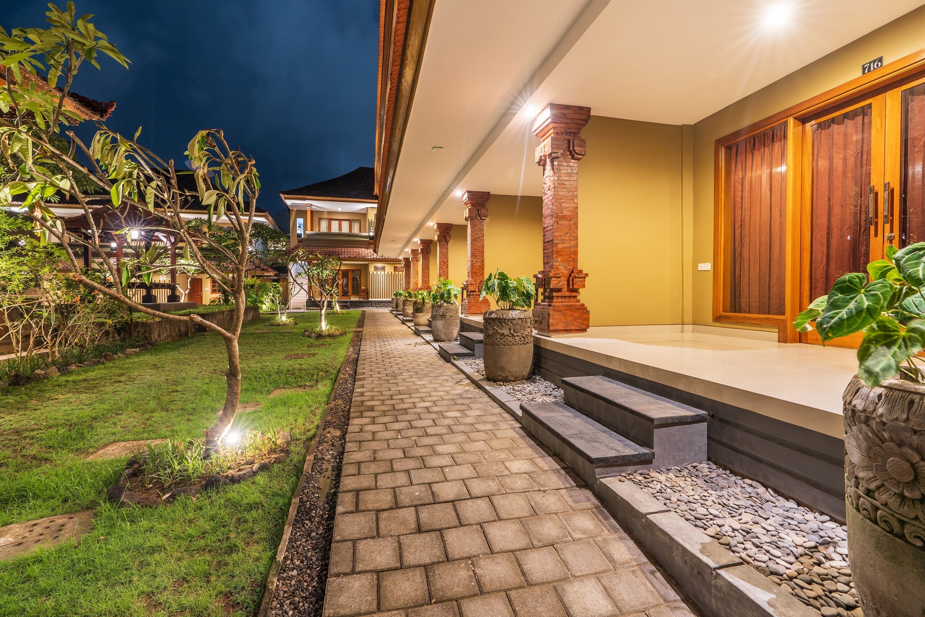 Foto - Suka Beach Inn